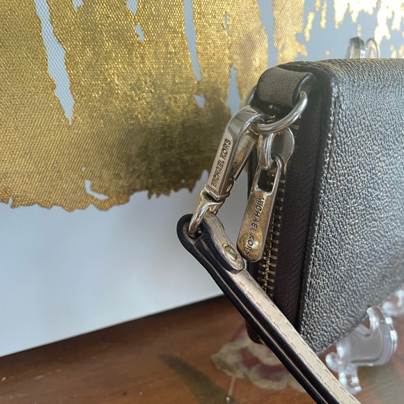 Michael Kors Brown “Jet Set”Wristlet Wallet - Picture 7 of 17